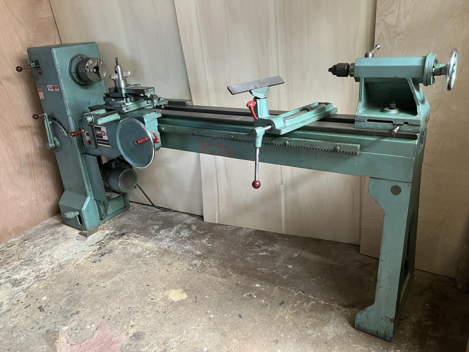 DOMINION WOODWORKING LATHE